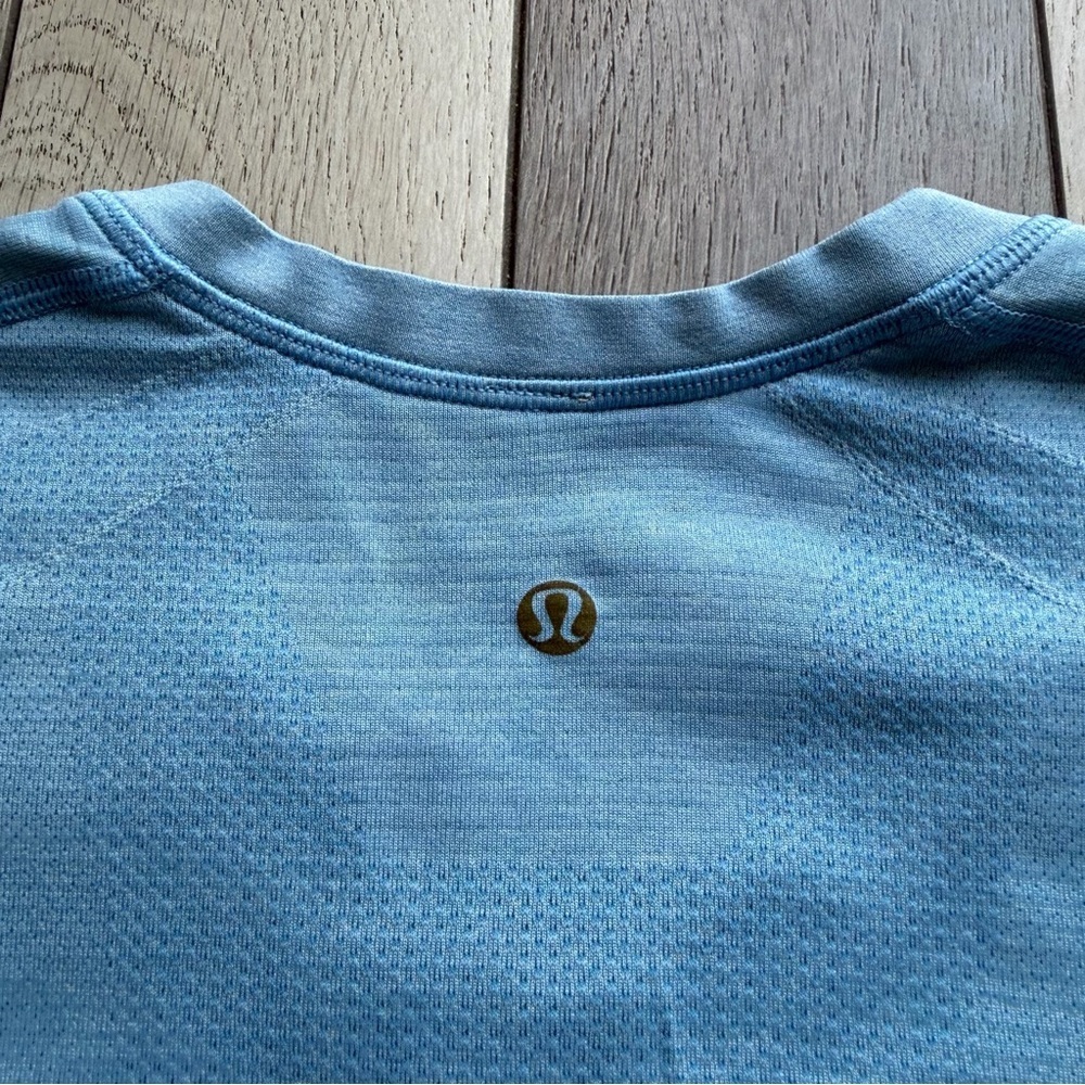 Lululemon Men's Light Blue V-Neck Performance Shirt size M - Picture 2 of 7